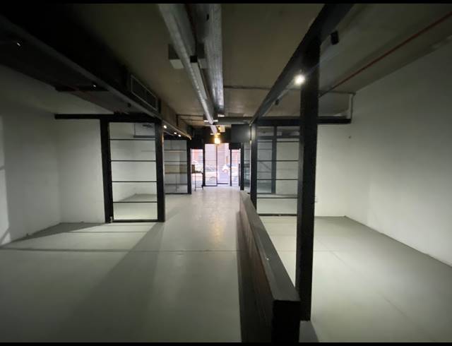 2,189M² OFFICE TO LET IN WOODSTOCK